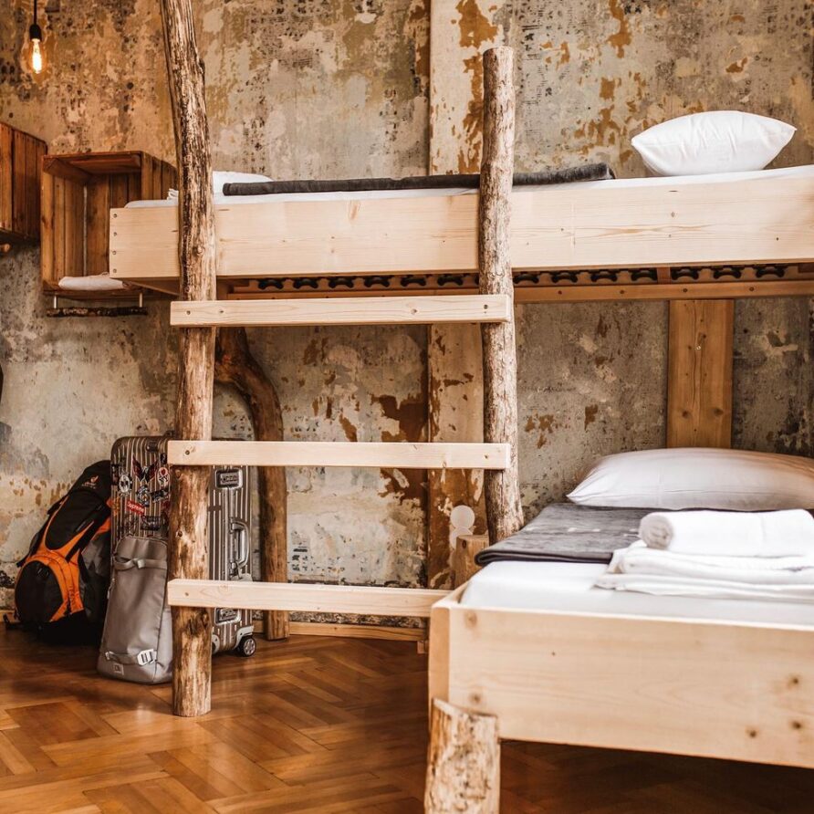 Blue Dot Salzburg – Driepersoonskamer met prive badkamer